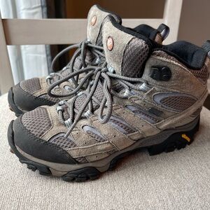 Merrell Hiking Boot - Women's - size 7.5